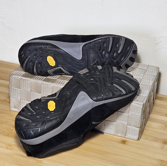 NEW!  DANSKO "Paisley" Black Waterproof Sneaker, Women's size 40 (9.5-10) WIDE - Picture 7 of 8